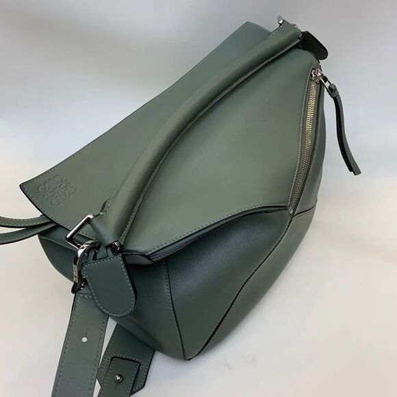 Loewe Women Pre-Loved Bag Very Good Condition - Picture 4 of 9